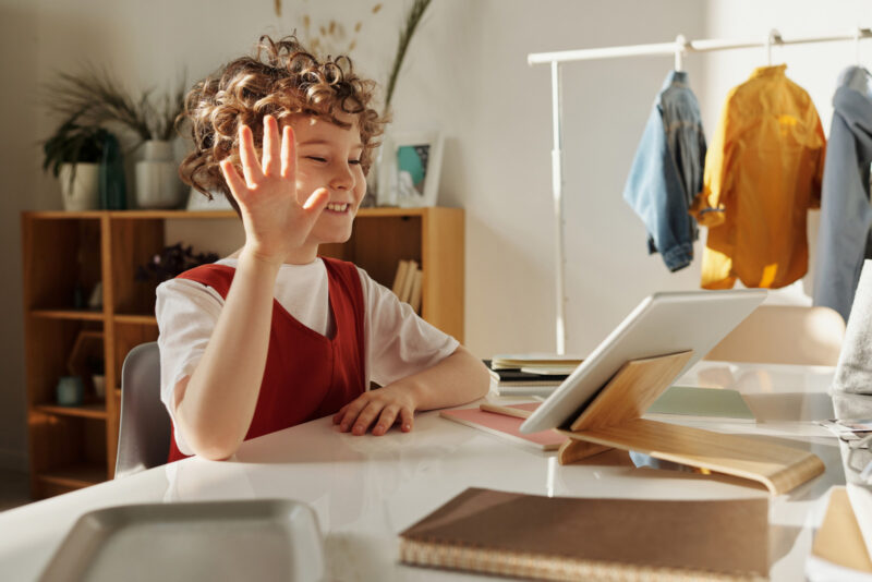 Profesjonalnie zorganizowane obozy online – czy warto?